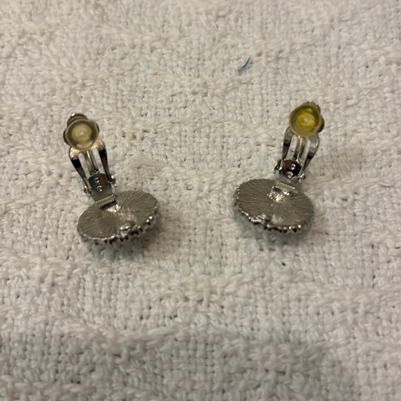 SALE 3 for $15 Sparkly clip on earrings - Picture 4 of 6